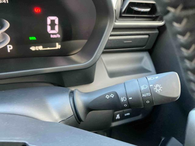 ロッキープレミアムＧ　ＨＥＶオートエアコン　衝突回避支援システム　コーナーセンサー　キーフリーシステム　プッシュボタンスタート　ＬＥＤヘッドランプ（沖縄県）の中古車