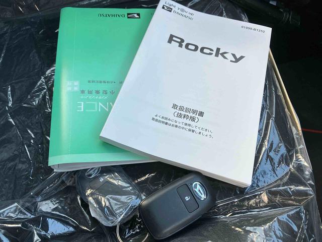 ロッキープレミアムＧ　ＨＥＶオートエアコン　衝突回避支援システム　コーナーセンサー　キーフリーシステム　プッシュボタンスタート　ＬＥＤヘッドランプ（沖縄県）の中古車
