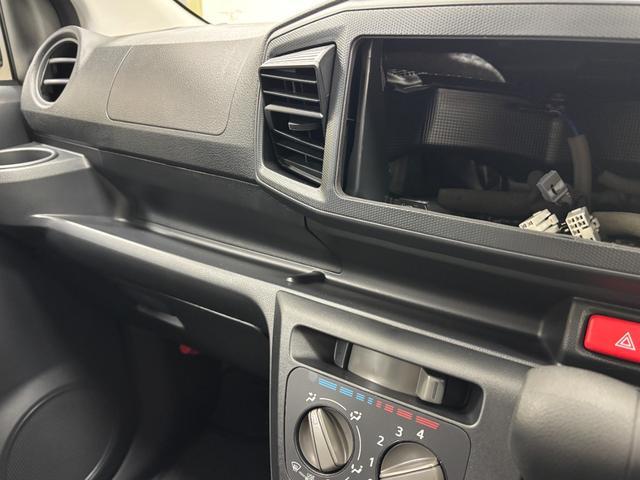 ミライースＬ　ＳＡIIIオーディオレス　マニュアルエアコン　コーナーセンサー　パンク応急修理キット搭載　オートライト機能　センターフロアトレイ　キーレスエントリー　１３インチフルホイールキャップ　スマートアシスト（長野県）の中古車