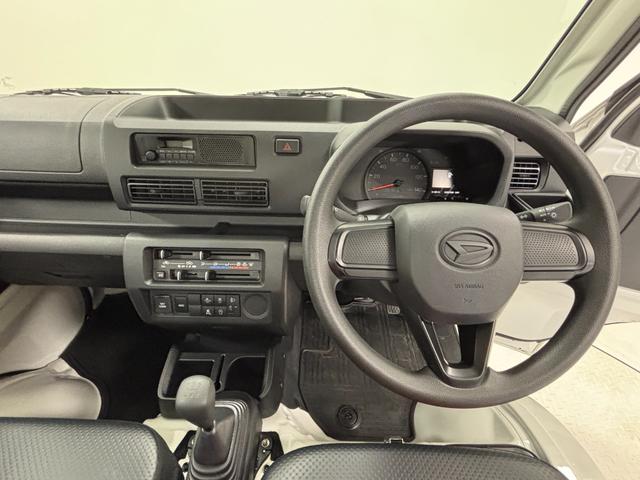 ハイゼットトラックスタンダードＭＴ５　ＡＭ，ＦＭチューナー　マニュアルエアコン　パートタイム４ＷＤ　アクセサリーソケット　ショッピングフック　ハロゲンヘッドランプ　オートライト機能　スマアシ（長野県）の中古車