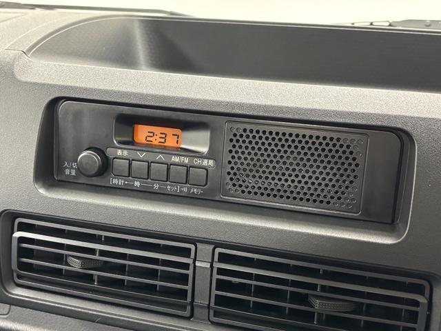 ハイゼットトラックスタンダードＭＴ５　ＡＭ，ＦＭチューナー　マニュアルエアコン　パートタイム４ＷＤ　アクセサリーソケット　ショッピングフック　ハロゲンヘッドランプ　オートライト機能　スマアシ（長野県）の中古車