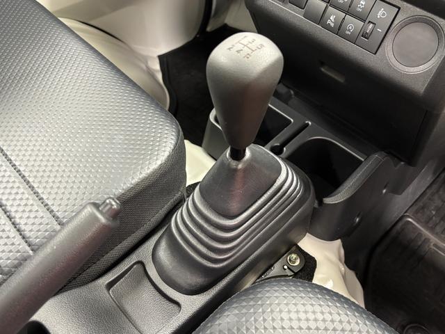 ハイゼットトラックスタンダードＭＴ５　ＡＭ，ＦＭチューナー　マニュアルエアコン　パートタイム４ＷＤ　アクセサリーソケット　ショッピングフック　ハロゲンヘッドランプ　オートライト機能　スマアシ（長野県）の中古車