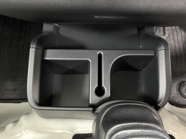 ハイゼットトラックスタンダードＭＴ５　ＡＭ，ＦＭチューナー　マニュアルエアコン　パートタイム４ＷＤ　アクセサリーソケット　ショッピングフック　ハロゲンヘッドランプ　オートライト機能　スマアシ（長野県）の中古車