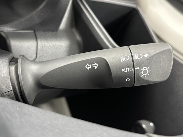 ハイゼットトラックスタンダードＭＴ５　ＡＭ，ＦＭチューナー　マニュアルエアコン　パートタイム４ＷＤ　アクセサリーソケット　ショッピングフック　ハロゲンヘッドランプ　オートライト機能　スマアシ（長野県）の中古車