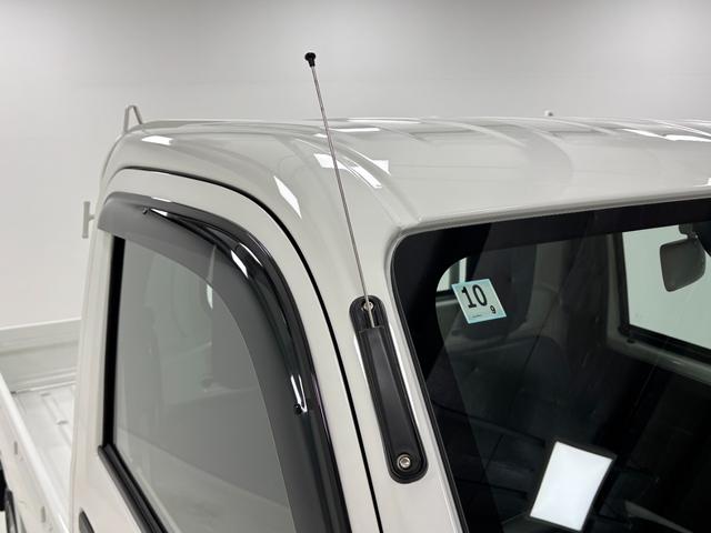 ハイゼットトラックスタンダードＭＴ５　ＡＭ，ＦＭチューナー　マニュアルエアコン　パートタイム４ＷＤ　アクセサリーソケット　ショッピングフック　ハロゲンヘッドランプ　オートライト機能　スマアシ（長野県）の中古車