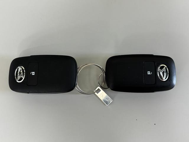 ハイゼットカーゴクルーズターボターボ CDチューナー マニュアルエアコン 電子制御式4WD フルフラット荷室 オーバーヘッドシェルフ ショッピングフック 電動格納ミラー オートライト機能 プッシュスタート キーフリー スマアシ(長野県)の中古車