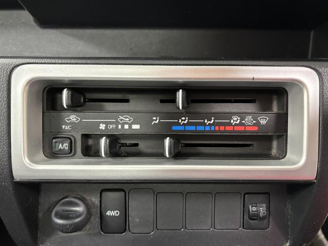 ハイゼットトラック 中古車 ハイルーフＡＭ．ＦＭチューナー　マニュアルエアコン　パートタイム４ＷＤ　テールゲートチェーン　荷台ゴムマット　フレームプロテクター　アクセサリーソケット　ショッピングフック