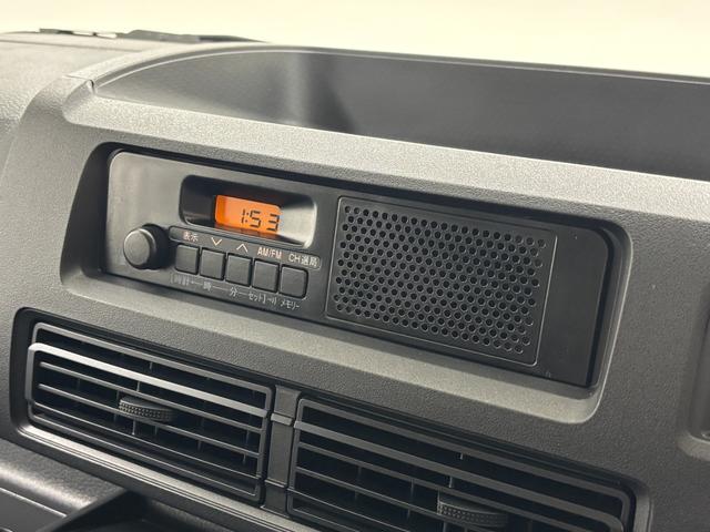 ハイゼットカーゴＤＸＡＭ・ＦＭチューナー　マニュアルエアコン　両側スライドドア　フルフラット荷室　オーバーヘッドシェルフ　ハロゲンヘッドランプ　両側パワーウィンドゥ　キーレスエントリー　ショッピングフック　スマアシ（長野県）の中古車