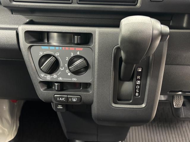 ハイゼットカーゴＤＸＡＭ・ＦＭチューナー　マニュアルエアコン　両側スライドドア　フルフラット荷室　オーバーヘッドシェルフ　ハロゲンヘッドランプ　両側パワーウィンドゥ　キーレスエントリー　ショッピングフック　スマアシ（長野県）の中古車