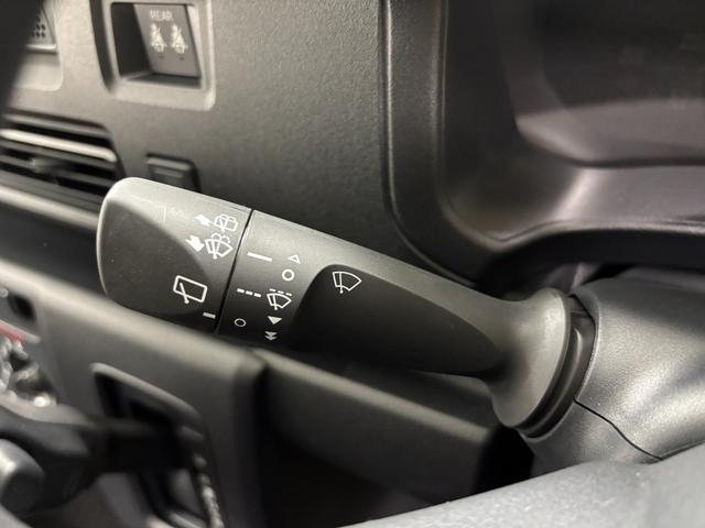 ハイゼットカーゴＤＸＡＭ・ＦＭチューナー　マニュアルエアコン　両側スライドドア　フルフラット荷室　オーバーヘッドシェルフ　ハロゲンヘッドランプ　両側パワーウィンドゥ　キーレスエントリー　ショッピングフック　スマアシ（長野県）の中古車