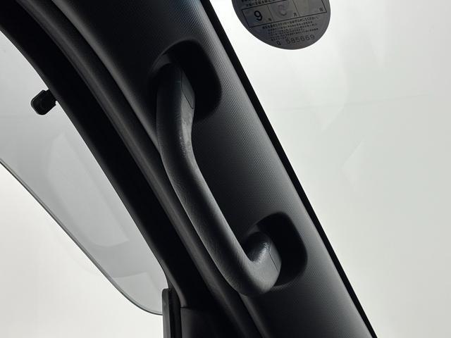 ハイゼットカーゴDXAM.FMチューナー マニュアルエアコン 電子制御式4WD フルフラット荷室 両側スライドドア ショッピングフック オーバーヘッドシェルフ オートライト機能 キーレスエントリー 衝突回避(長野県)の中古車