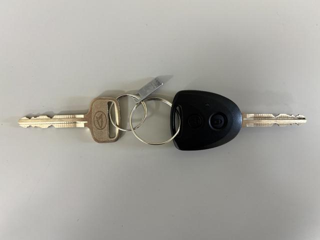 ハイゼットカーゴＤＸドラレコ　ＥＴＣ　ＡＭ・ＦＭチューナー　マニュアルエアコン　フルフラット荷室　両側スライドドア　オーバーヘッドコンソール　電子制御式４ＷＤ　ハロゲンヘッドランプ　オートライト　キーレス　スマアシ（長野県）の中古車