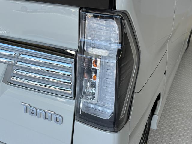 タントカスタムＸ　４ＷＤ　トップエディションＳＡIII　ＣＤＣＤチューナー　シートヒーター　片側電動スライドドア　オートライト　オートエアコン　ＬＥＤヘッドランプ　ＬＥＤフォグランプ　４ＷＤ（長野県）の中古車