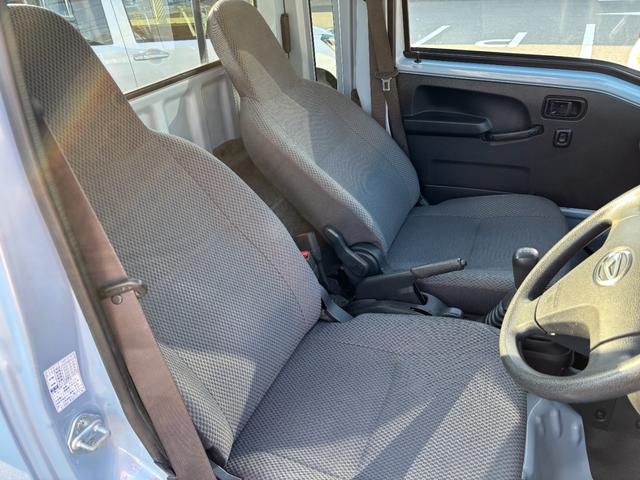 ハイゼットトラックジャンボＳＡIIIｔＭＴ５　ＣＤチューナー　マニュアルエアコン　荷台作業灯　ＬＥＤヘッドランプ　荷台ゴムマット　ゲートプロテクター　電子制御式４ＷＤ　スーパーデフロック　オートライト　キーフリー　スマアシ（長野県）の中古車