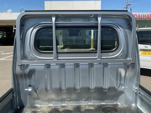 ハイゼットトラックスタンダードＡＭ／ＦＭチューナー　マニュアルエアコン　ハロゲンヘッドランプ　オートライト機能　荷台ゴムマット（５ｍｍ）　ゲートプロテクター　ゲートプロテクター　電子制御式４ＷＤ　アクセサリーソケット　スマアシ（長野県）の中古車