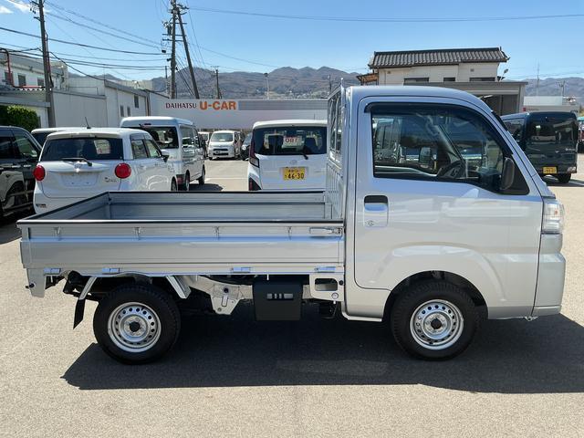 ハイゼットトラックスタンダードＡＭ／ＦＭチューナー　マニュアルエアコン　ハロゲンヘッドランプ　オートライト機能　荷台ゴムマット（５ｍｍ）　ゲートプロテクター　ゲートプロテクター　電子制御式４ＷＤ　アクセサリーソケット　スマアシ（長野県）の中古車