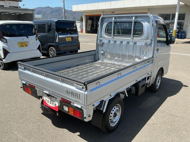 ハイゼットトラックスタンダードＡＭ／ＦＭチューナー　マニュアルエアコン　ハロゲンヘッドランプ　オートライト機能　荷台ゴムマット（５ｍｍ）　ゲートプロテクター　ゲートプロテクター　電子制御式４ＷＤ　アクセサリーソケット　スマアシ（長野県）の中古車