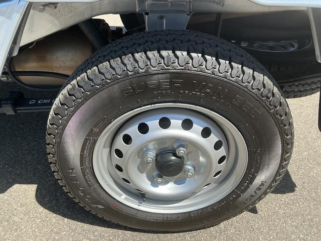 ハイゼットトラックスタンダードＡＭ／ＦＭチューナー　マニュアルエアコン　ハロゲンヘッドランプ　オートライト機能　荷台ゴムマット（５ｍｍ）　ゲートプロテクター　ゲートプロテクター　電子制御式４ＷＤ　アクセサリーソケット　スマアシ（長野県）の中古車