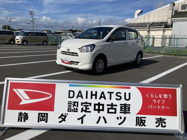 ミライースＬ　ＳＡIII　１０ｔｈアニバーサリーエディション１３インチフルホイールキャップ　マルチリフレクターハロゲンヘッドランプ　可倒式ドアミラー　自発光式デジタルメーターアンバーイルミネーションメーター　マニュアルエアコン（ダイヤル式）　キーレスエントリー（静岡県）の中古車