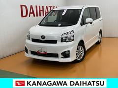 ヴォクシーＸ　車いす仕様車福祉車両　車いす乗車　電動ウインチ　３列シート　両側オートスライドドア　Ｂカメラ　ステアリングスイッチ　Ｐスタート　ＥＴＣ　電動格納ミラー　キーフリー