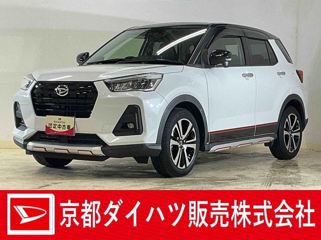 ロッキープレミアム ワンオーナー ナビ パノラマモニター ドラレコワンオーナー 4WD ターボ ナビ パノラマモニター ドラレコ ETC ブラインドスポットモニター ウインドシールドデアイサー アダプティブクルーズコントロール シートヒーター Bluetooth(京都府)の中古車
