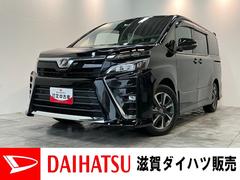 ヴォクシー 中古車 ＺＳ　フルセグナビ　フリップダウンモニター　ドラレコトヨタセーフティセンス　コーナーセンサー　フルセグナビ　ＤＶＤ再生　Ｂｌｕｅｔｏｏｔｈ　バックカメラ　フリップダウンモニター　ドラレコ　ＥＴＣ　左側電動スライドドア　ＬＥＤ　クルーズコントロール
