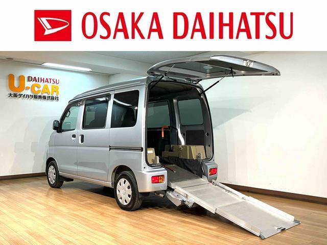 ハイゼットカーゴスローパーリヤシートレス+折り畳み補助シート ドラレコ福祉車両(スロープタイプ・リヤシートレス・折り畳み補助シート)・社外ドライブレコーダー(前)・AM/FMラジオ・前席パワーウィンドウ・キーレスエントリー・両側スライドドア・1年間走行距離無制限保証(大阪府)の中古車